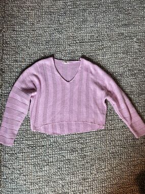 La Hearts Pink V-Neck Cropped Ribbed Sweater